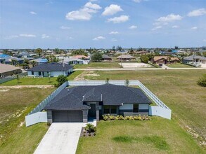 1302 NE 2nd Pl in Cape Coral, FL - Building Photo - Building Photo