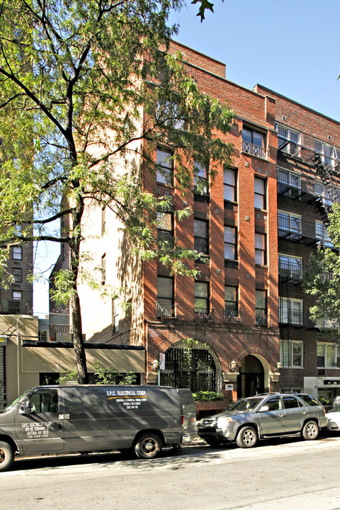 156 E 30th St in New York, NY - Building Photo