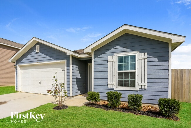 5551 Rainbow Rd. in Mont Belvieu, TX - Building Photo - Building Photo