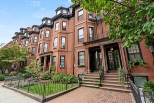 389 Beacon St, Unit 7 in Boston, MA - Building Photo