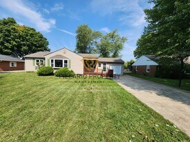 924 Vasbinder Dr in Anderson, IN - Building Photo