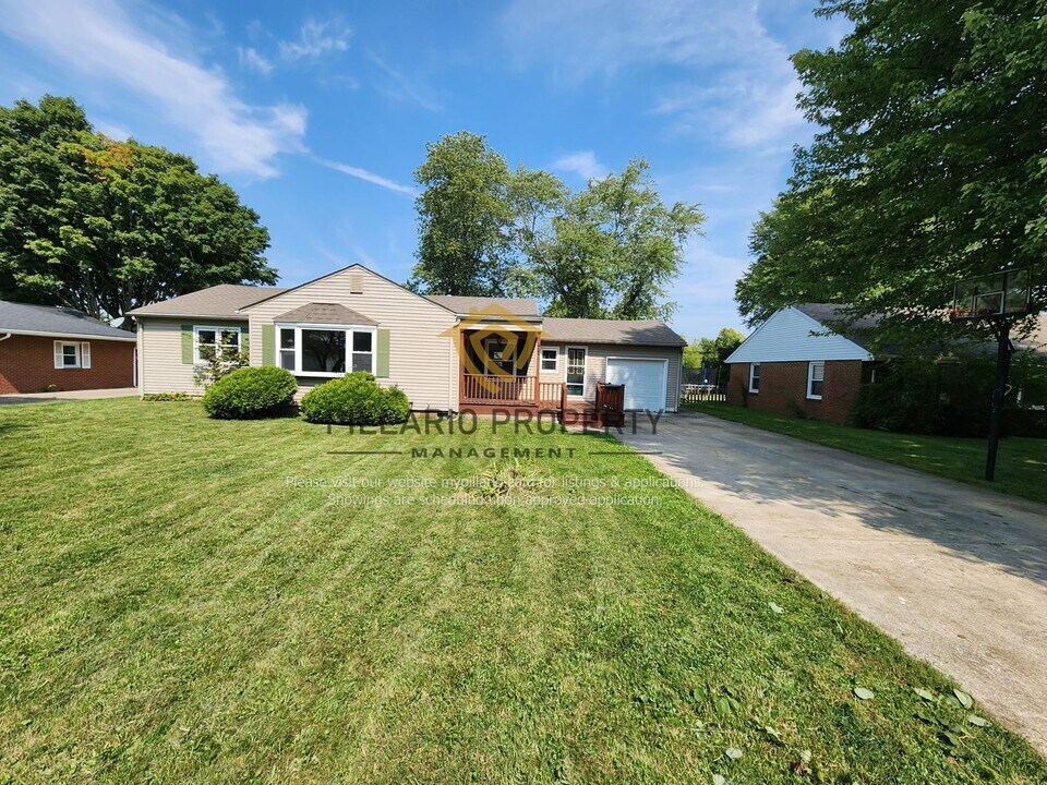 924 Vasbinder Dr in Anderson, IN - Building Photo