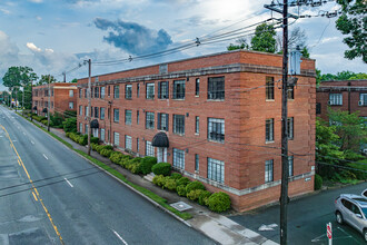 Emerywood Court in High Point, NC - Building Photo - Primary Photo