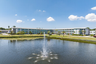 Town Apartments North in St. Petersburg, FL - Building Photo - Building Photo