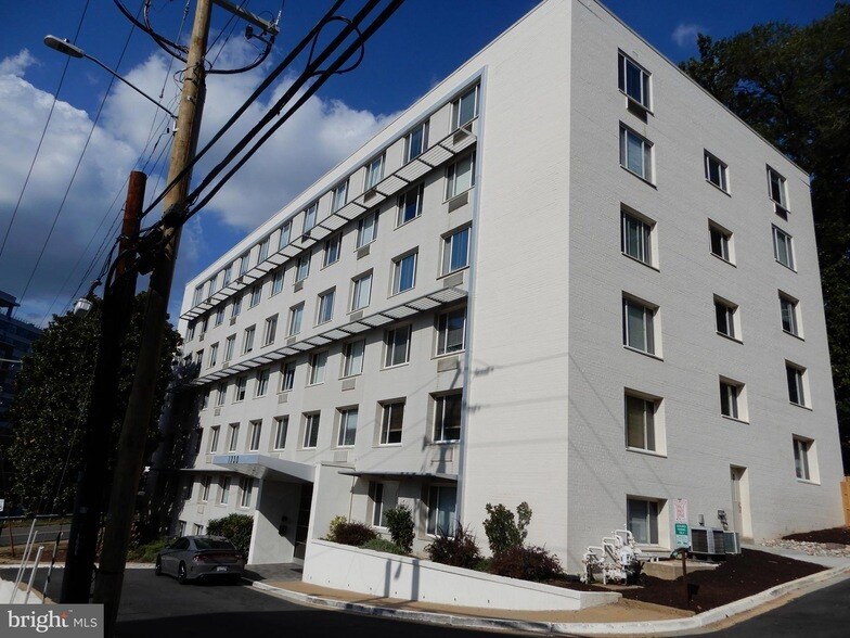 1730 Arlington Blvd, Unit 209 in Arlington, VA - Building Photo