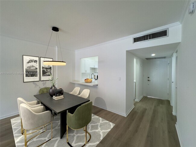 100 Edgewater Dr in Miami, FL - Foto de edificio - Building Photo