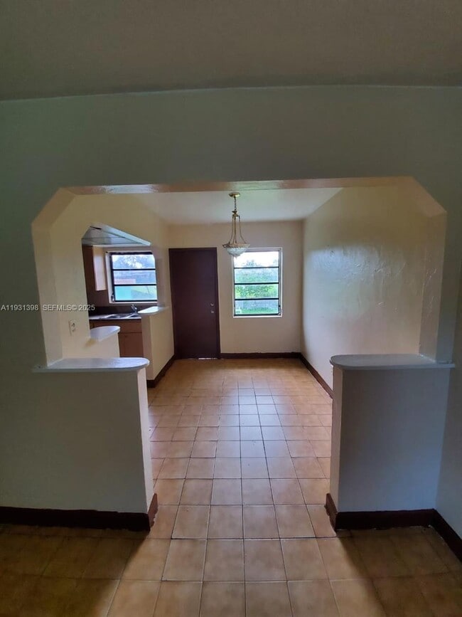 435 NE 139th St in North Miami, FL - Building Photo - Building Photo