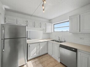 4800 Bayview Dr, Unit 606 in Fort Lauderdale, FL - Building Photo - Building Photo