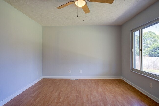 221 Shannon View Rd in Gray, TN - Building Photo - Building Photo