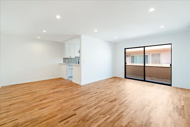 property at 652 Hayworth Ave