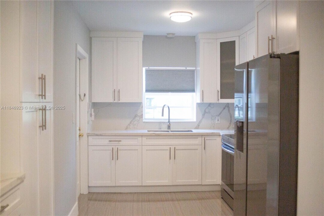 624 Westward Dr in Miami Springs, FL - Building Photo