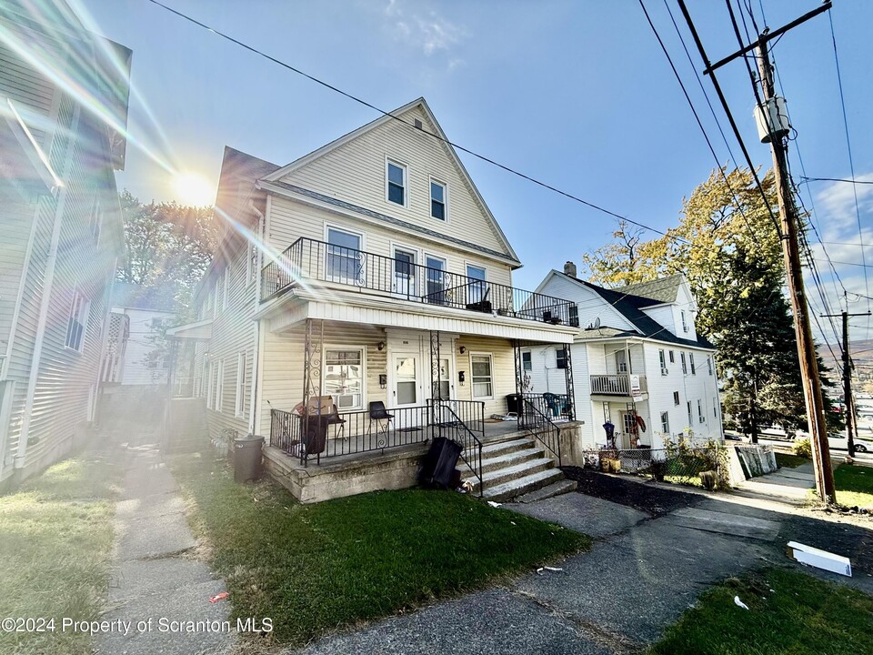 804 Ash St in Scranton, PA - Foto de edificio