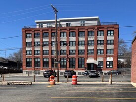 43 Railroad St in Woonsocket, RI - Building Photo