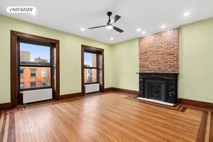 446 E 118th St in New York, NY - Building Photo