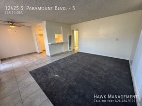 12425 Paramount Blvd in Downey, CA - Foto de edificio - Building Photo