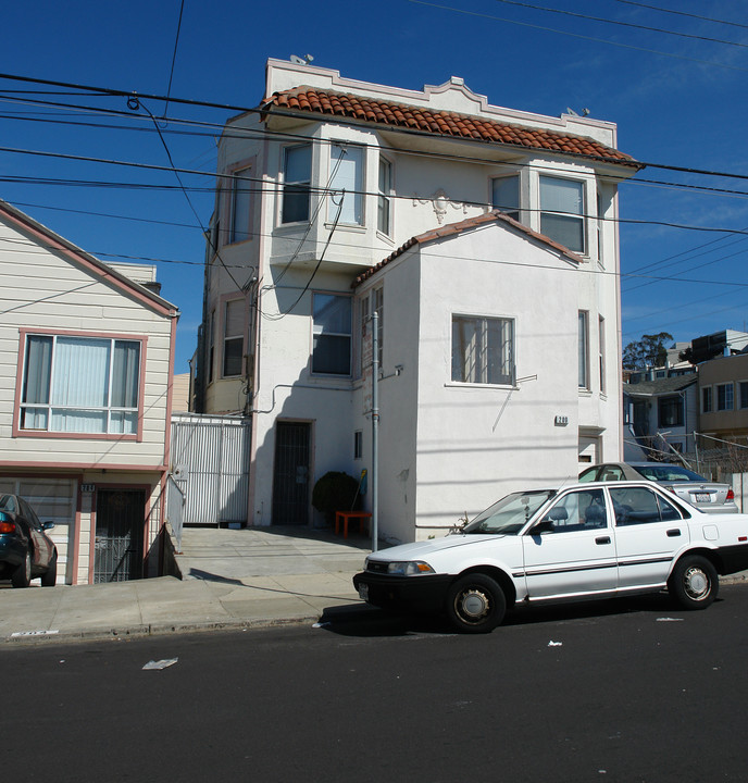 200 Hillcrest Dr in Daly City, CA - Building Photo