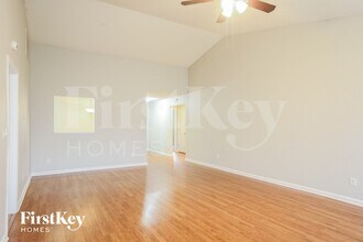 15572 Dry Creek Rd in Noblesville, IN - Foto de edificio - Building Photo