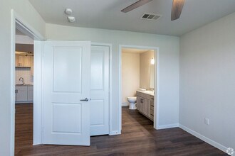 3300 Oak Creek Dr, Unit 0711 in Austin, TX - Building Photo - Building Photo