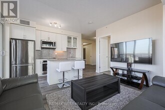 9088-9088 Yonge St in Richmond Hill, ON - Building Photo - Building Photo