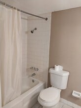 6320 Riverside Dr in Metairie, LA - Building Photo - Building Photo