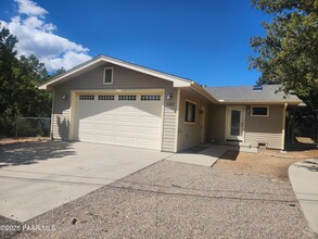 542 Juniper Dr in Prescott, AZ - Foto de edificio - Building Photo