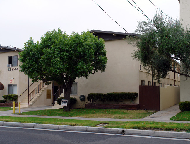 12250 Grevillea Ave in Hawthorne, CA - Building Photo - Building Photo