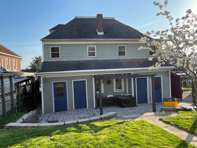 25 W 4th St in Waynesboro, PA - Building Photo - Building Photo
