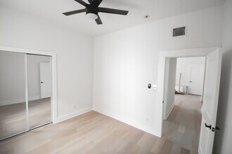 812 W Russell Pl, Unit 812 A in San Antonio, TX - Building Photo - Building Photo
