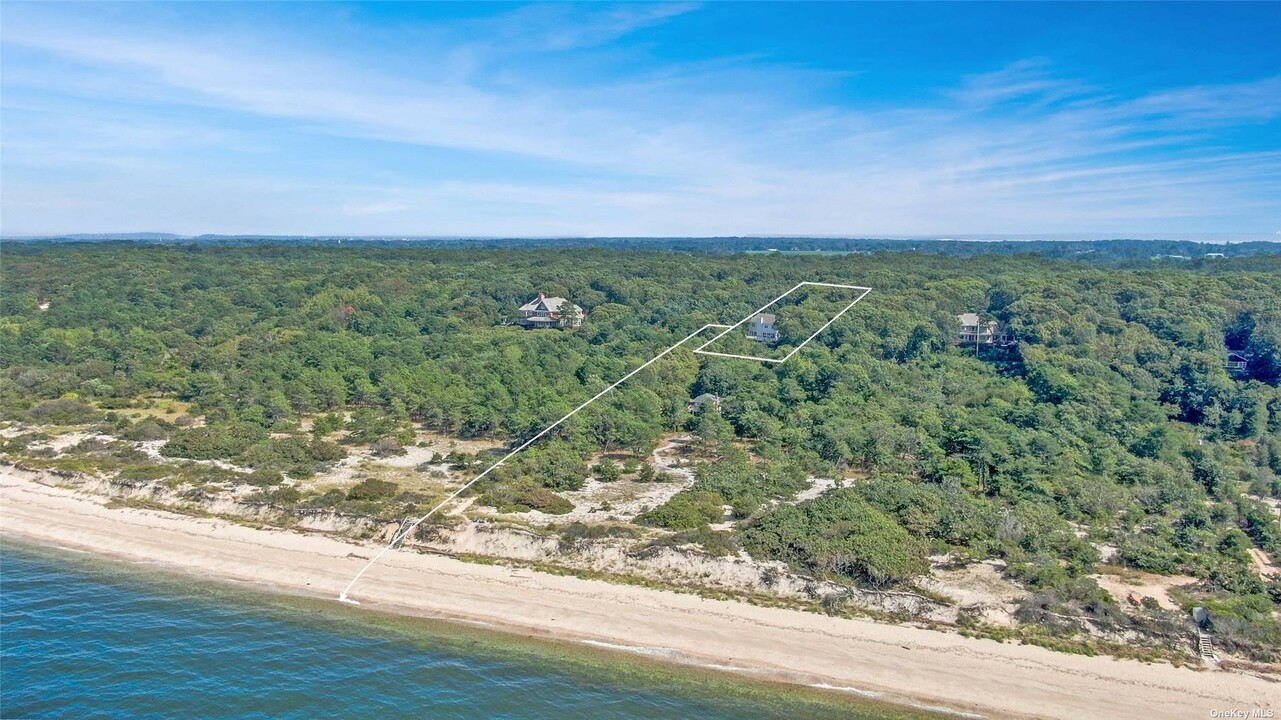 3645 Soundview Ave in Peconic, NY - Building Photo