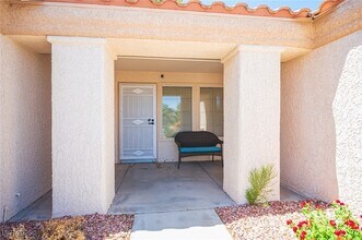 9053 Firebird Dr in Las Vegas, NV - Building Photo - Building Photo