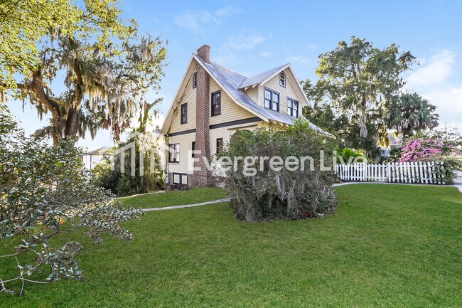 626 E Washington Ave in Eustis, FL - Building Photo - Building Photo