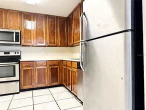 4010 Versailles Dr in Orlando, FL - Building Photo - Building Photo