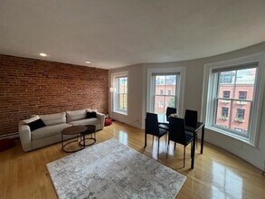 120 W Concord St, Unit 2 in Boston, MA - Building Photo - Building Photo
