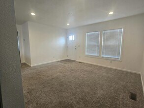 4650 E Carey Ave in Las Vegas, NV - Building Photo - Building Photo