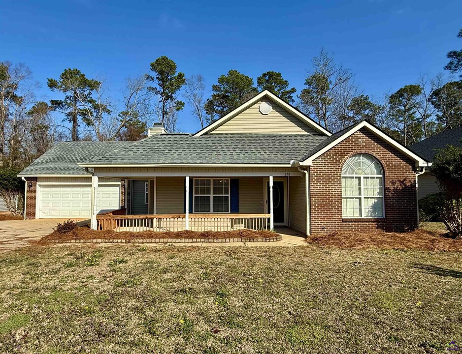 228 Sunflower Dr in Bonaire, GA - Building Photo