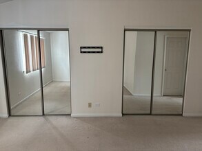 129 Polaris Dr, Unit Ike in Lake In The Hills, IL - Foto de edificio - Building Photo