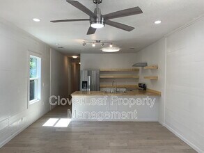 1530 E Crockett St in San Antonio, TX - Building Photo - Building Photo