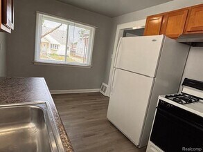 671 White Ave in Lincoln Park, MI - Building Photo - Building Photo
