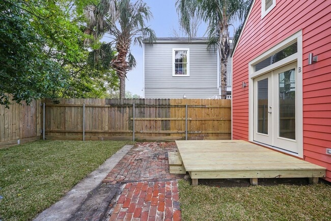 property at 1832 Baronne St