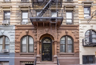 241 W 15th St in New York, NY - Building Photo - Building Photo