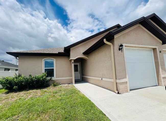 57 Columbia Ln in Palm Coast, FL - Building Photo - Building Photo