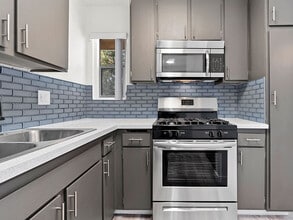 Olive View Gardens in Sylmar, CA - Building Photo - Building Photo