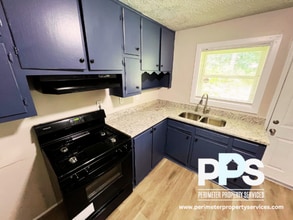 85 Pine St NE in Fairburn, GA - Foto de edificio - Building Photo