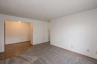 318 Finkbine Ln, Unit 8 in Iowa City, IA - Foto de edificio - Building Photo