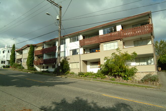 Matterhorn Apartments in Seattle, WA - Building Photo - Building Photo