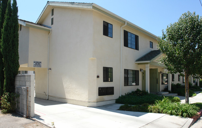 1721 Elliott Dr in Burbank, CA - Building Photo - Building Photo