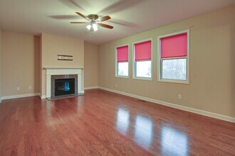 325 Cranbrooke Cir in Suwanee, GA - Building Photo - Building Photo