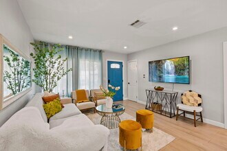 4235 Folsom St, Unit B in Los Angeles, CA - Building Photo - Building Photo