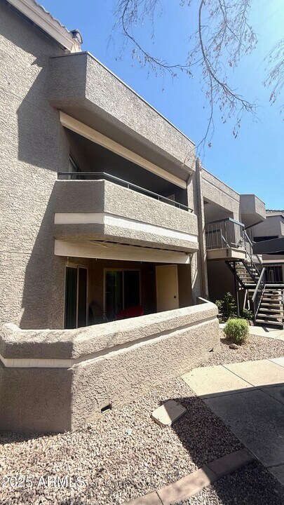 1720 E Thunderbird Rd in Phoenix, AZ - Foto de edificio