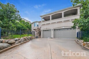 5115 Broadmoor Bluffs Dr, Unit I-202 in Colorado Springs, CO - Building Photo